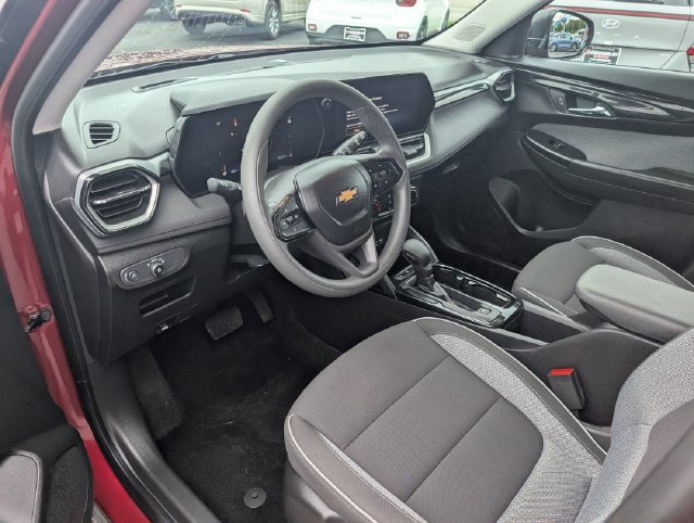Used 2024 Chevrolet TrailBlazer LS w/ LS Convenience Package FWD image 12