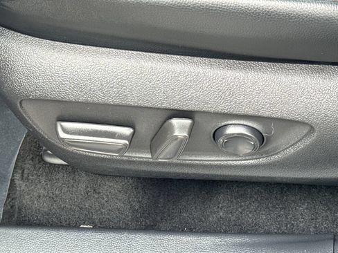 Used 2025 Toyota Highlander XLE AWD/4WD image 51