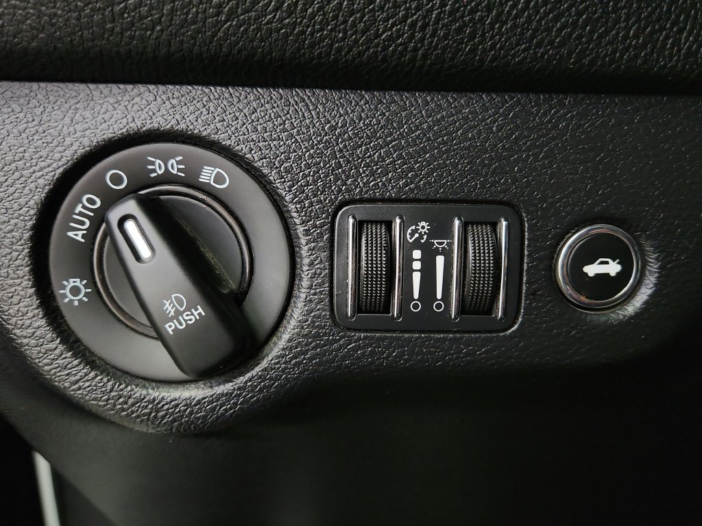 Used 2016 Dodge Challenger R/T Scat Pack w/ Driver Convenience Group RWD image 22