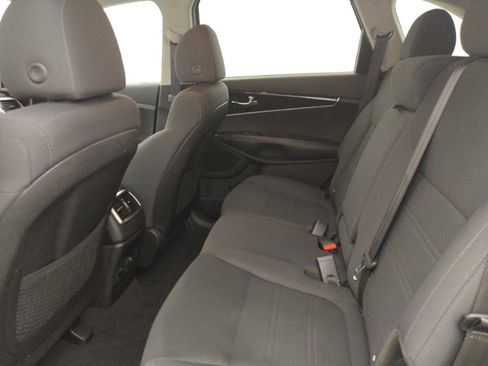 Used 2020 Kia Sorento FWD V6 image 18
