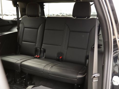 Used 2021 Chevrolet Tahoe Premier w/ Premium Package image 32