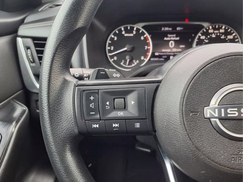 Used 2024 Nissan Rogue S AWD/4WD image 18