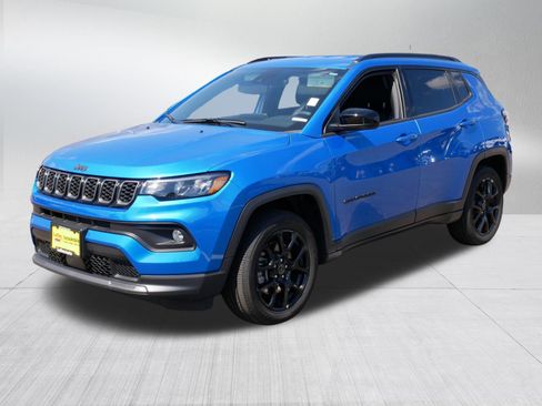 Used 2026 Jeep Compass Latitude AWD/4WD image 3