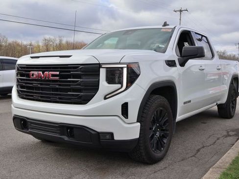 Used 2022 GMC Sierra 1500 Elevation AWD/4WD image 1