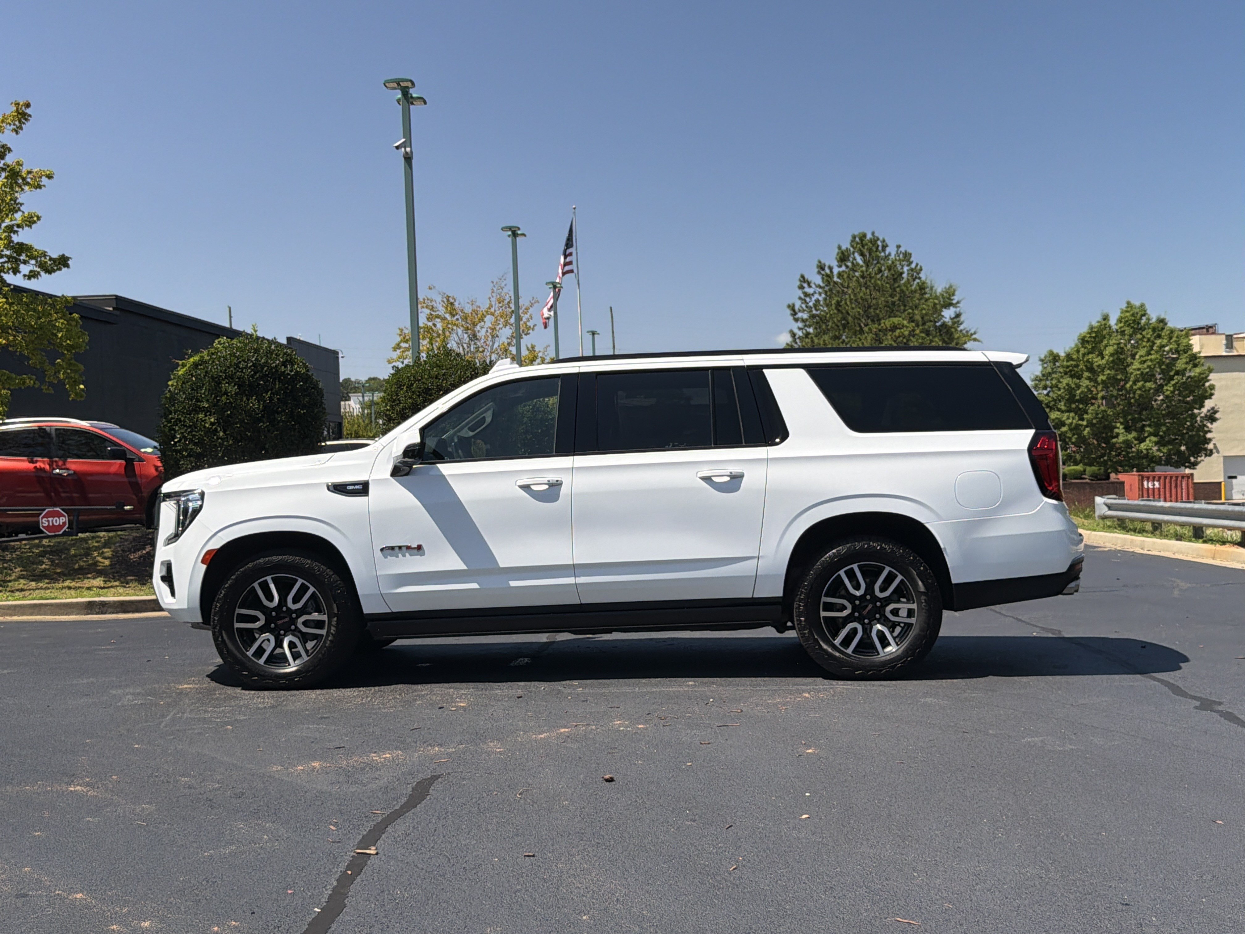 Used 2023 GMC Yukon XL AT4 w/ AT4 Premium Package AWD/4WD image 15