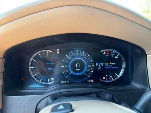 Used 2019 Cadillac Escalade Platinum AWD/4WD image 17