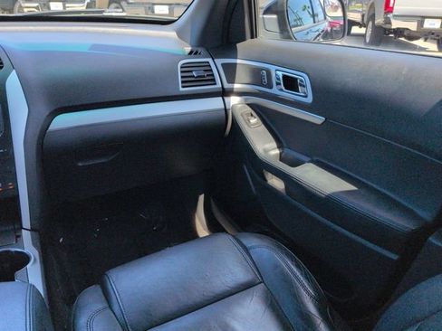 Used 2015 Ford Explorer XLT w/ Equipment Group 202A FWD image 16