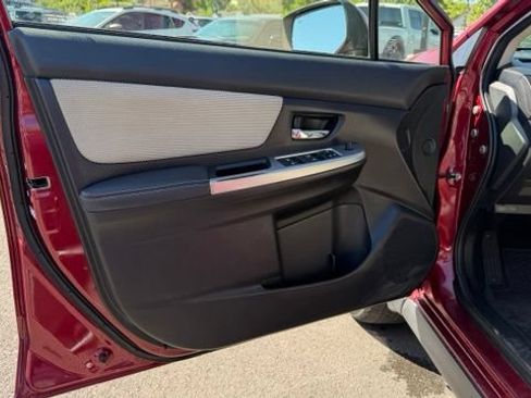 Used 2017 Subaru Crosstrek 2.0i Premium w/ Moonroof Package AWD/4WD image 18