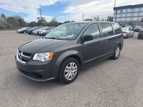 Used 2019 Dodge Grand Caravan SE w/ Rear Park Assist Package image 4