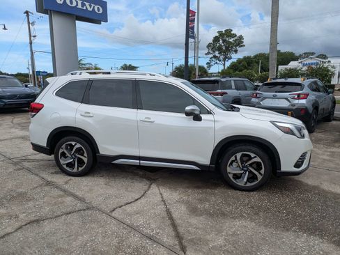 Used 2023 Subaru Forester Premium AWD/4WD image 3