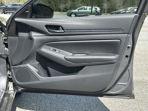 Certified 2025 Nissan Altima 2.5 S FWD image 16