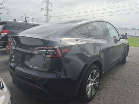 Used 2024 Tesla Model Y Long Range AWD/4WD image 4