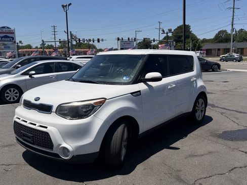 Used 2016 Kia Soul ! FWD image 2