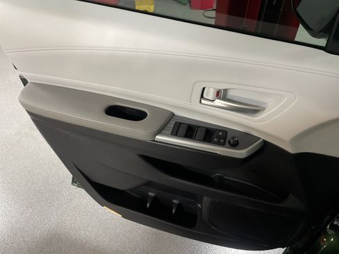 Used 2025 Toyota Sienna XLE image 14