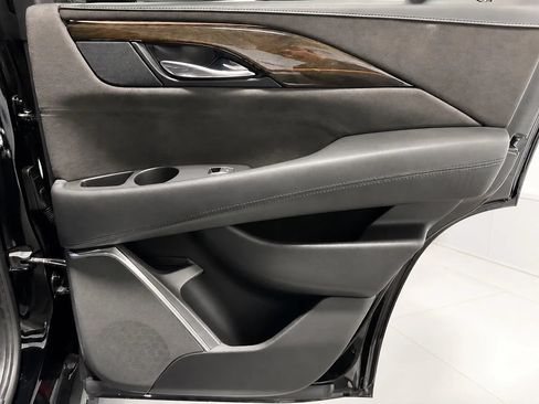 Used 2019 Cadillac Escalade Platinum AWD/4WD image 25