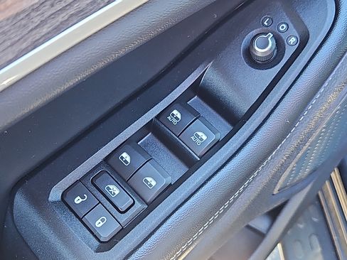 Used 2023 Jeep Grand Cherokee Limited w/ Luxury Tech Group II image 25