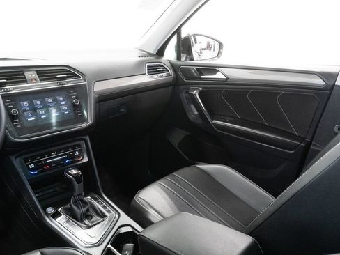 Used 2023 Volkswagen Tiguan SE w/ Panoramic Sunroof Package FWD image 14
