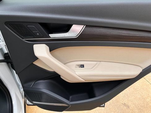 Used 2020 Audi Q5 2.0T Premium Plus image 18