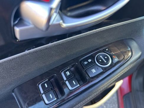 Used 2017 Kia Sorento EX image 23
