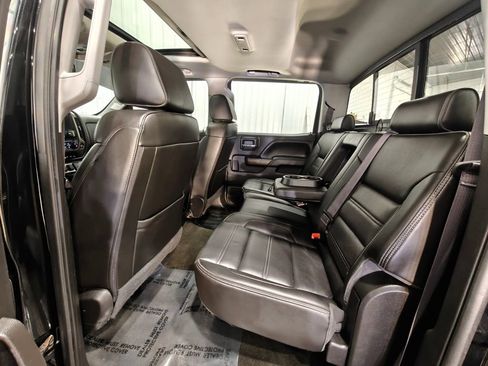 Used 2017 GMC Sierra 2500 Denali w/ Suspension Package, Off-Road AWD/4WD image 32