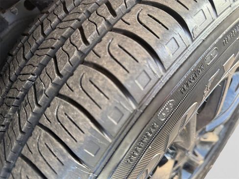 Used 2023 Jeep Cherokee Altitude Lux image 19