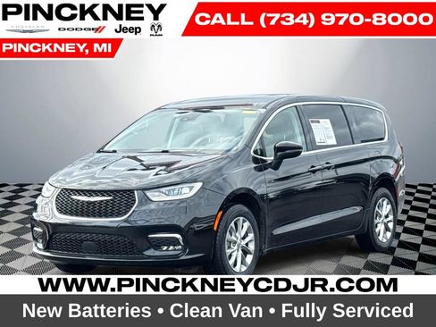 Used 2023 Chrysler Pacifica Touring-L AWD/4WD image 1