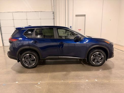 Used 2024 Nissan Rogue SV FWD image 4