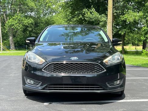 Used 2017 Ford Focus SEL FWD image 2