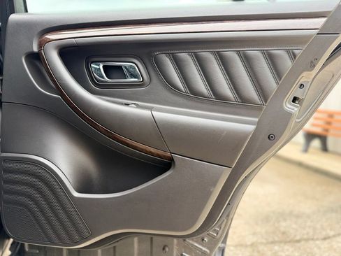 Used 2017 Ford Taurus Limited FWD image 19