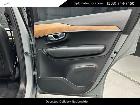 Used 2024 Volvo XC90 B6 Plus image 37
