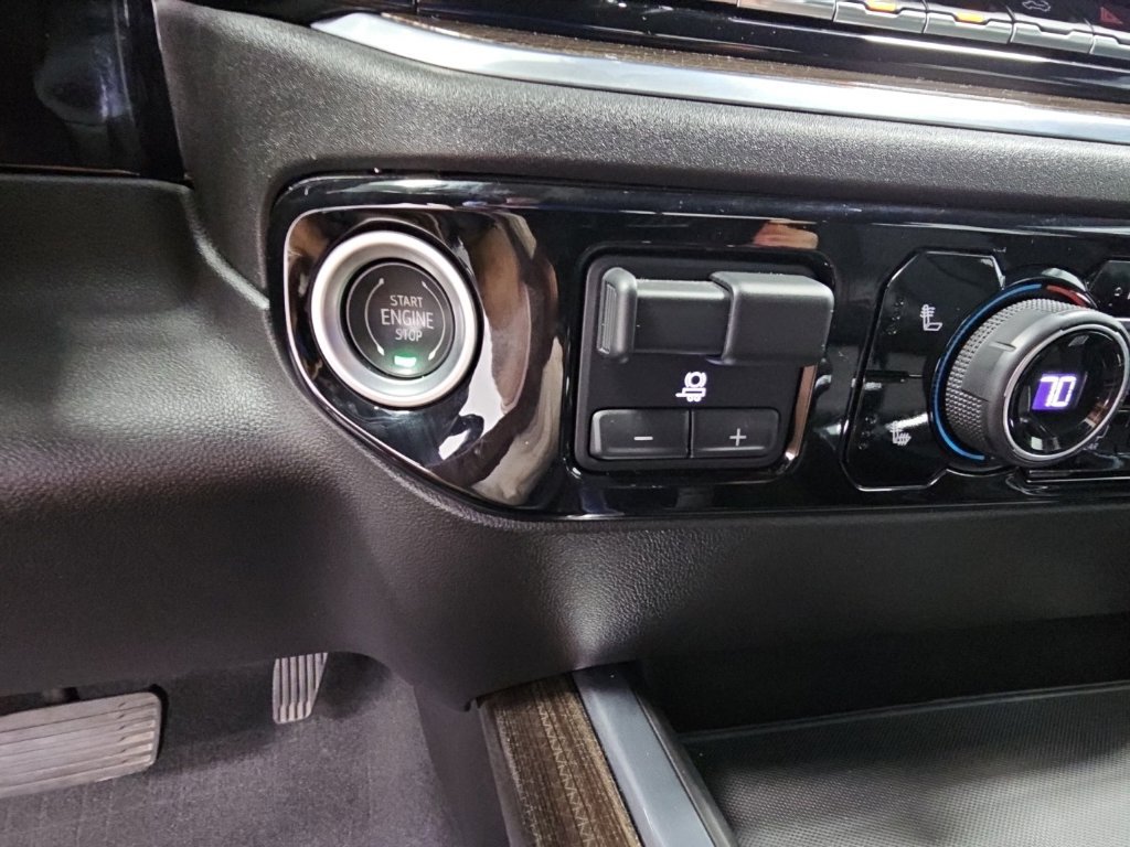 Used 2022 Chevrolet Silverado 1500 RST w/ Convenience Package II RWD image 21