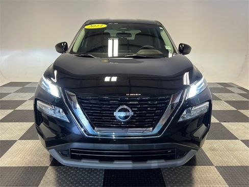 Used 2023 Nissan Rogue SV image 2