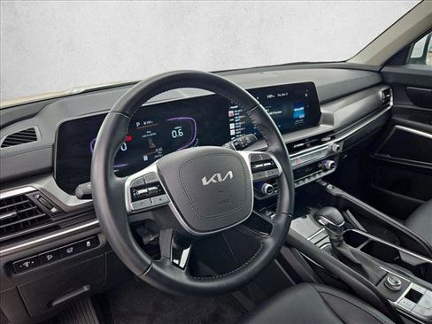 Used 2025 Kia Telluride S FWD image 9