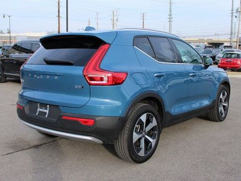 Used 2025 Volvo XC40 B5 Plus image 44