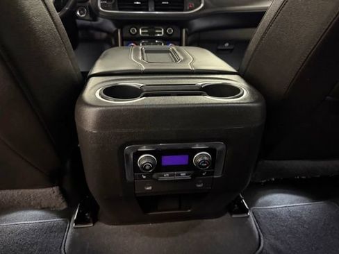 Used 2022 Chevrolet Tahoe Z71 w/ Z71 Off-Road Package AWD/4WD image 18