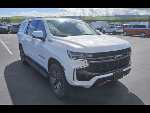 Used 2022 Chevrolet Suburban Z71 w/ Z71 Off-Road Package AWD/4WD image 2