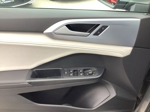 New 2026 Volkswagen Taos SE image 28