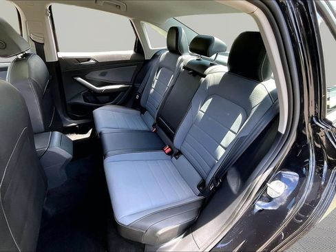 Used 2025 Volkswagen Jetta SE FWD image 13