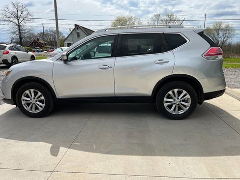Used 2016 Nissan Rogue SV w/ SV Moonroof Package image 4