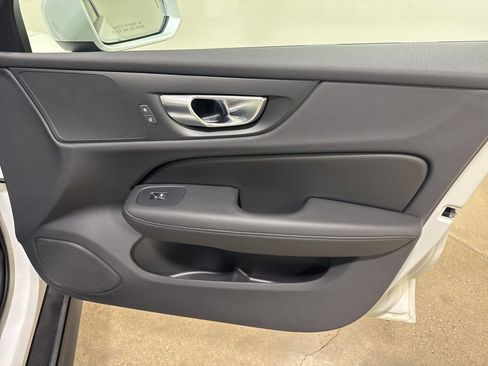 Used 2024 Volvo V60 B5 Cross Country Plus image 26