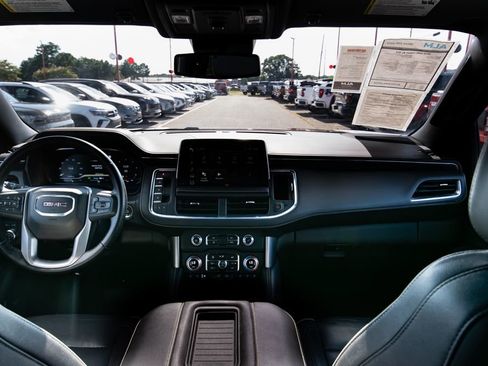 Used 2023 GMC Yukon XL SLT image 15