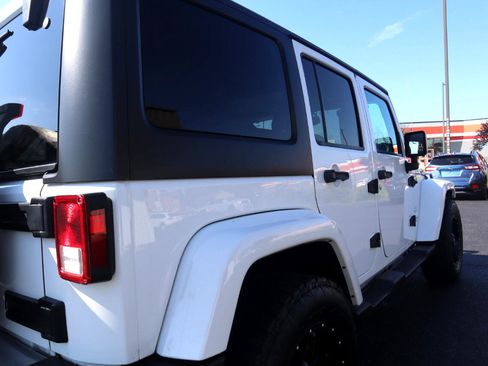 Used 2015 Jeep Wrangler Unlimited Sahara w/ Connectivity Group image 21