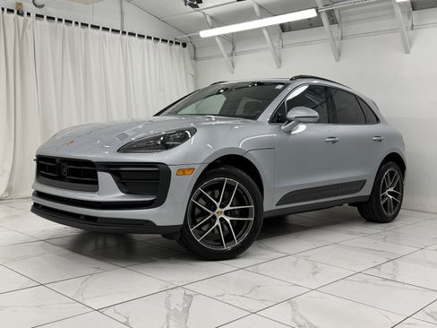 Certified 2025 Porsche Macan image 6