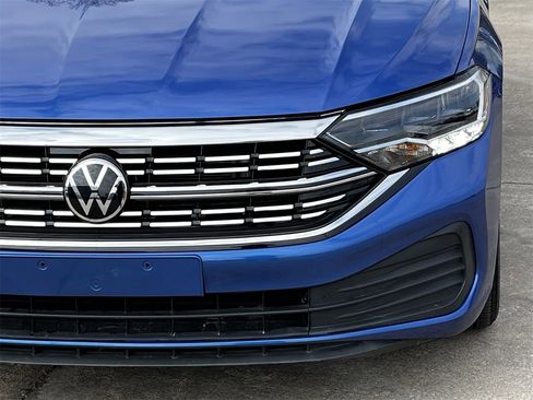 Used 2024 Volkswagen Jetta SE image 8