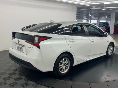 Used 2022 Toyota Prius LE FWD image 4