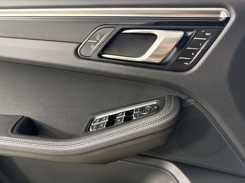 Certified 2023 Porsche Macan S AWD/4WD image 33