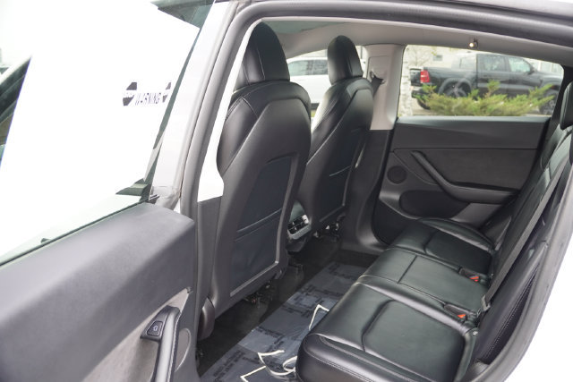Used 2022 Tesla Model Y Performance AWD/4WD image 16