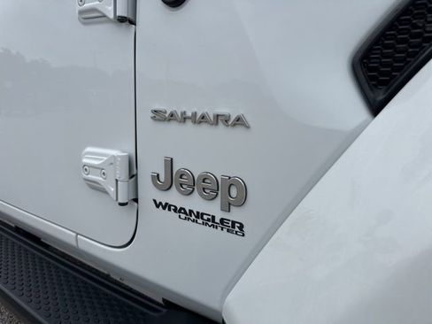 Used 2020 Jeep Wrangler Unlimited Sahara AWD/4WD image 43