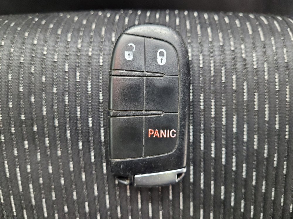 Used 2018 Dodge Journey SXT w/ Connectivity Group FWD image 32