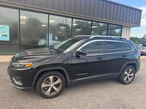Used 2021 Jeep Cherokee Limited w/ Elite Package FWD image 12